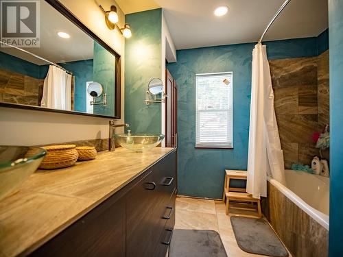 3307 Powell Road, Kamloops, BC - Indoor Photo Showing Bathroom