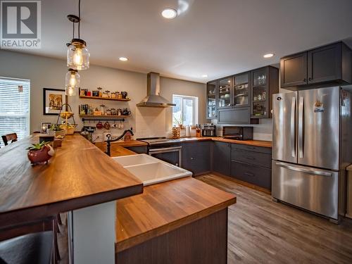 3307 Powell Road, Kamloops, BC - Indoor Photo Showing Kitchen With Double Sink