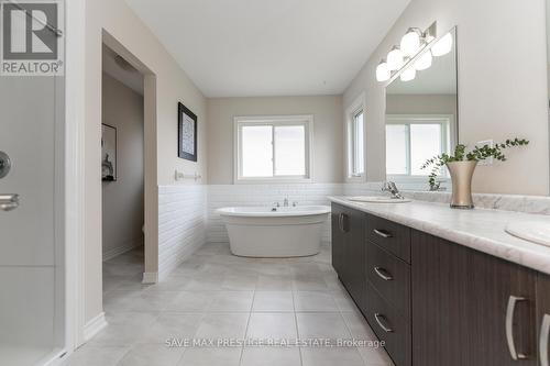 4508 Shuttleworth Drive, Niagara Falls, ON - Indoor Photo Showing Bathroom