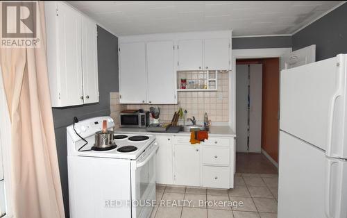 831 Park Street S, Peterborough, ON - Indoor Photo Showing Kitchen