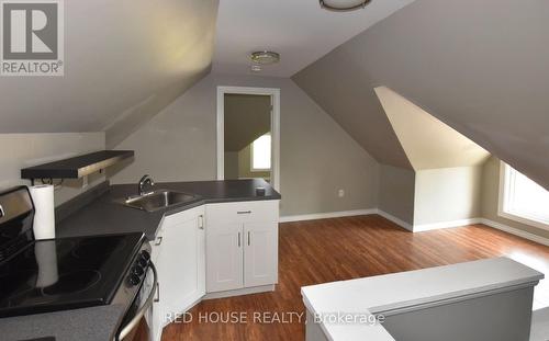 831 Park Street S, Peterborough (Otonabee), ON - Indoor Photo Showing Kitchen