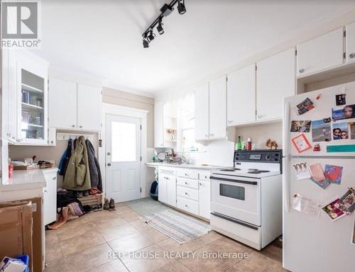 831 Park Street S, Peterborough, ON - Indoor Photo Showing Kitchen