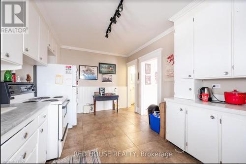 831 Park Street S, Peterborough, ON - Indoor Photo Showing Kitchen