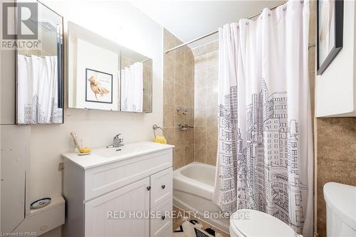 831 Park Street S, Peterborough, ON - Indoor Photo Showing Bathroom