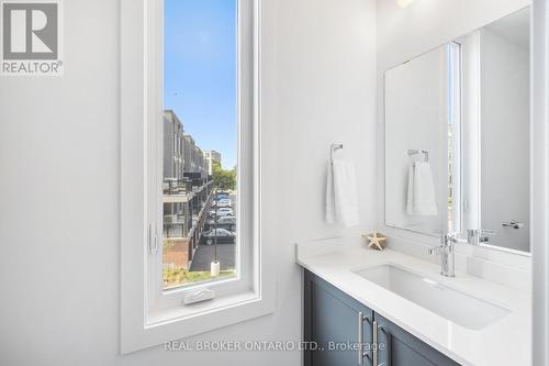 50 - 99 Roger Street, Waterloo, ON - Indoor Photo Showing Bathroom