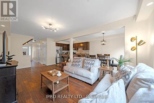 54 Viking Drive, Hamilton, ON - Indoor Photo Showing Living Room