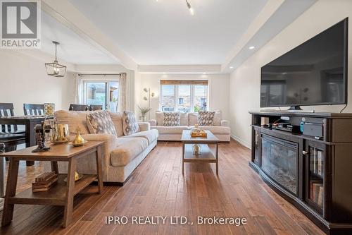 54 Viking Drive, Hamilton, ON - Indoor Photo Showing Living Room