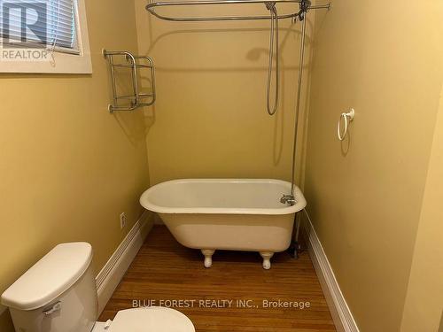 867 Queens Avenue, London, ON - Indoor Photo Showing Bathroom