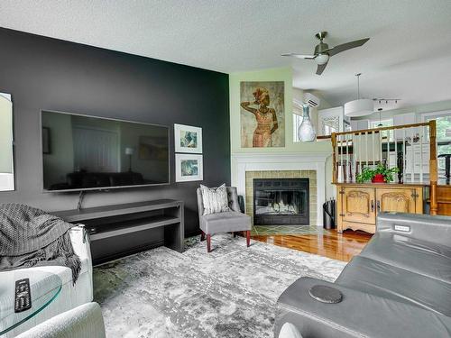 Living room - 42 Av. Vital, Saint-Sauveur, QC - Indoor Photo Showing Living Room With Fireplace