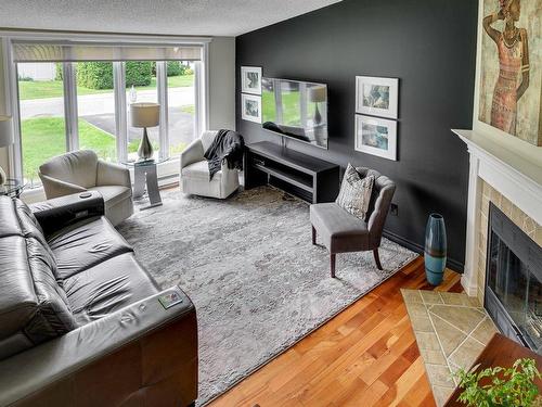 Salon - 42 Av. Vital, Saint-Sauveur, QC - Indoor Photo Showing Living Room With Fireplace