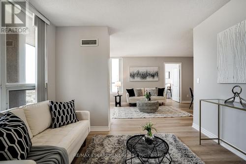 2308 - 4090 Living Arts Drive, Mississauga, ON - Indoor Photo Showing Living Room