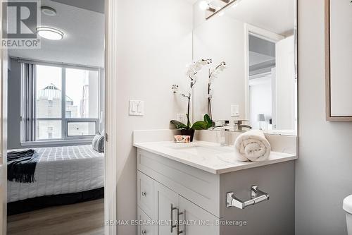 2308 - 4090 Living Arts Drive, Mississauga, ON - Indoor Photo Showing Bathroom