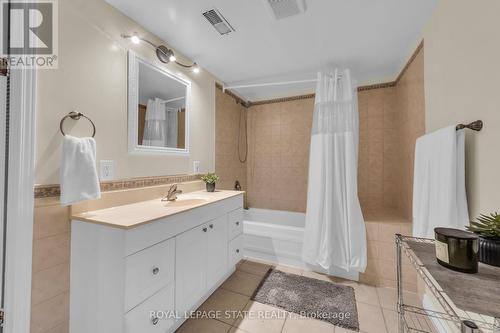 558 Ontario Street, St. Catharines, ON - Indoor Photo Showing Bathroom