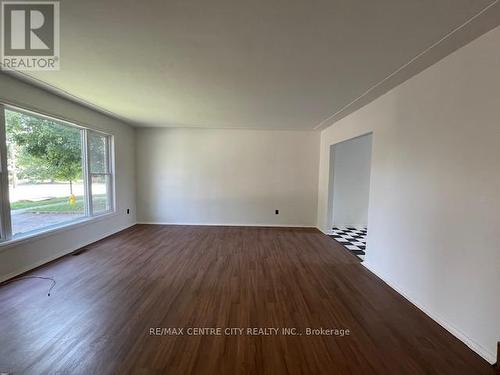 187 Spacious Living Room. - 187-189 Taylor Street, London, ON - Indoor Photo Showing Other Room