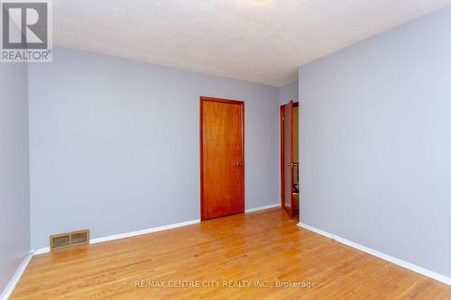 187 Middle Bedroom 2nd Floor - 187-189 Taylor Street, London, ON - Indoor Photo Showing Other Room