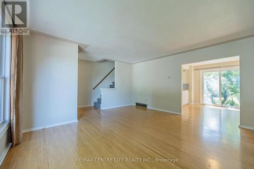 189 Spacious Main Floor Living. - 187-189 Taylor Street, London, ON - Indoor Photo Showing Other Room