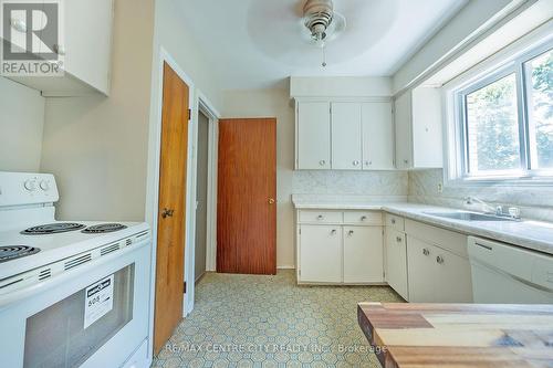 189 Kitchen with 3 Appli & built-in butcher block - 187-189 Taylor Street, London, ON - Indoor Photo Showing Kitchen