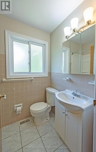 189 Upper Bathroom. - 187-189 Taylor Street, London, ON - Indoor Photo Showing Bathroom