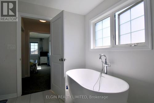 118 Benjamin Parkway, St. Thomas, ON - Indoor Photo Showing Bathroom