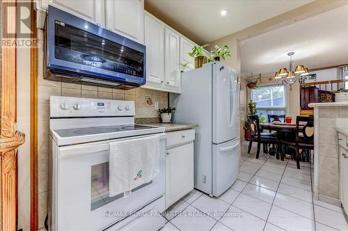 20 Histon Crescent, Brampton, ON - Indoor Photo Showing Kitchen