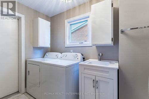 2924 Crosscurrent Drive, Mississauga (Meadowvale), ON - Indoor Photo Showing Laundry Room