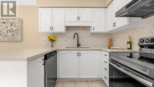 46 Velvet Grass Lane, Brampton (Sandringham-Wellington), ON - Indoor Photo Showing Kitchen With Upgraded Kitchen