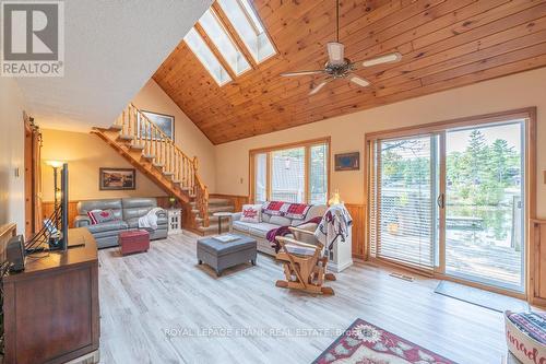 337 Philrick Drive, Galway-Cavendish And Harvey, ON - Indoor Photo Showing Living Room