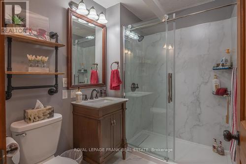 337 Philrick Drive, Galway-Cavendish And Harvey, ON - Indoor Photo Showing Bathroom