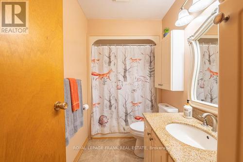 337 Philrick Drive, Galway-Cavendish And Harvey, ON - Indoor Photo Showing Bathroom