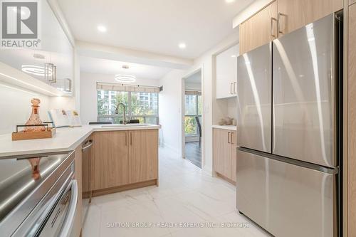 401 - 18 Hollywood Avenue, Toronto (Willowdale East), ON - Indoor Photo Showing Kitchen