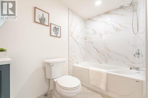 401 - 18 Hollywood Avenue, Toronto, ON - Indoor Photo Showing Bathroom