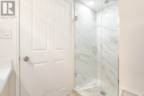 401 - 18 Hollywood Avenue, Toronto, ON - Indoor Photo Showing Bathroom