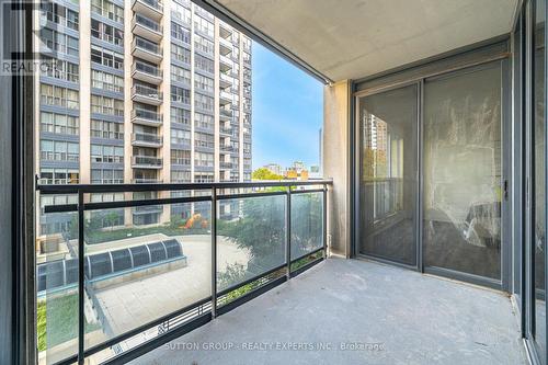 401 - 18 Hollywood Avenue, Toronto, ON - Outdoor With Balcony With Exterior