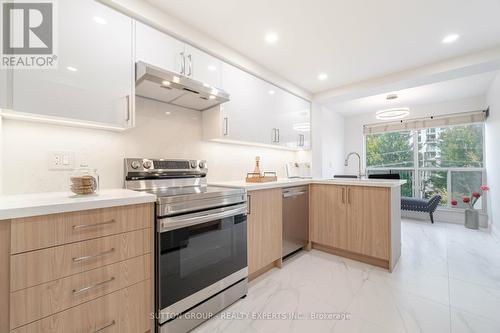 401 - 18 Hollywood Avenue, Toronto (Willowdale East), ON - Indoor Photo Showing Kitchen