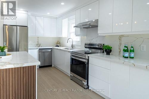 22 Reidmount Avenue, Toronto (Agincourt South-Malvern West), ON - Indoor Photo Showing Kitchen With Stainless Steel Kitchen With Upgraded Kitchen