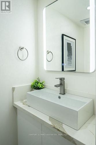 22 Reidmount Avenue, Toronto (Agincourt South-Malvern West), ON - Indoor Photo Showing Bathroom