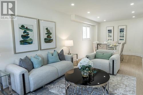 22 Reidmount Avenue, Toronto (Agincourt South-Malvern West), ON - Indoor Photo Showing Living Room