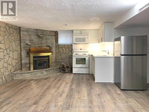 576 Drymen Crescent, Mississauga, ON - Indoor Photo Showing Kitchen With Fireplace