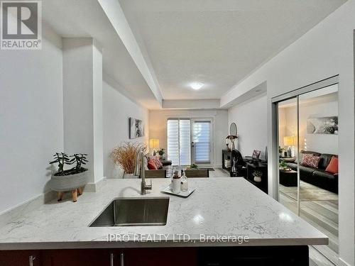 92 - 2891 Rio Court, Mississauga (Central Erin Mills), ON - Indoor Photo Showing Kitchen