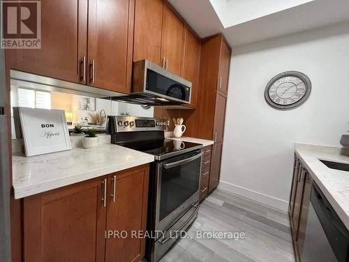 92 - 2891 Rio Court, Mississauga (Central Erin Mills), ON - Indoor Photo Showing Kitchen