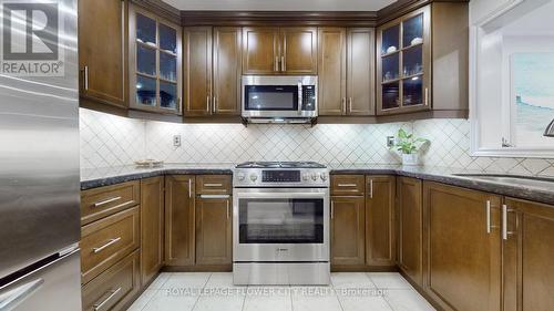 454 Krotonne Crescent, Mississauga, ON - Indoor Photo Showing Kitchen With Upgraded Kitchen