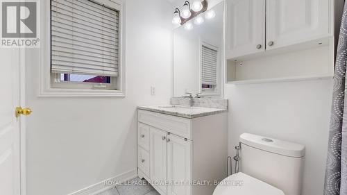 454 Krotonne Crescent, Mississauga, ON - Indoor Photo Showing Bathroom