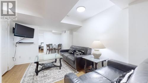 454 Krotonne Crescent, Mississauga (Meadowvale Village), ON - Indoor Photo Showing Living Room