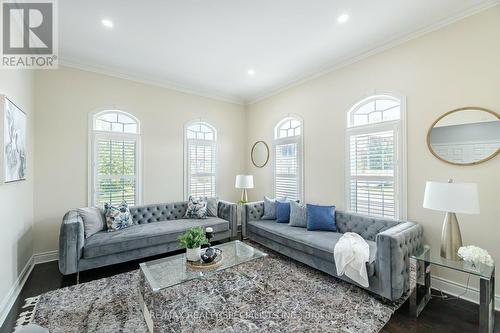 2 Belleville Drive, Brampton (Vales Of Castlemore North), ON - Indoor Photo Showing Living Room