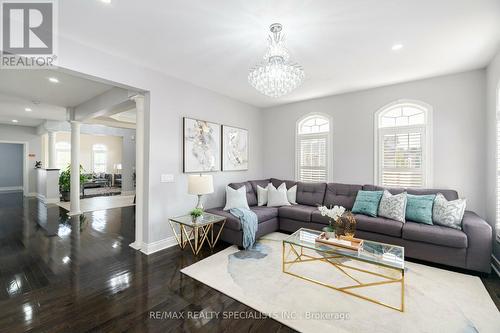 2 Belleville Drive, Brampton, ON - Indoor Photo Showing Living Room