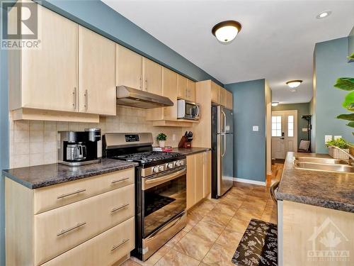 424 Ashbourne Crescent, Ottawa, ON - Indoor Photo Showing Kitchen With Stainless Steel Kitchen With Double Sink