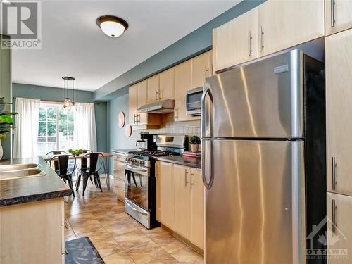 424 Ashbourne Crescent, Ottawa, ON - Indoor Photo Showing Kitchen With Stainless Steel Kitchen