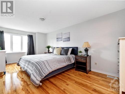 424 Ashbourne Crescent, Ottawa, ON - Indoor Photo Showing Bedroom