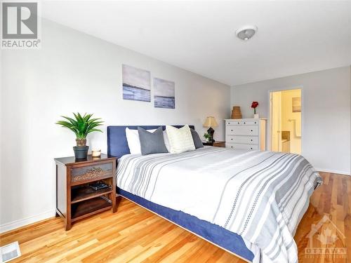 424 Ashbourne Crescent, Ottawa, ON - Indoor Photo Showing Bedroom