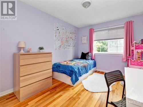 424 Ashbourne Crescent, Ottawa, ON - Indoor Photo Showing Bedroom